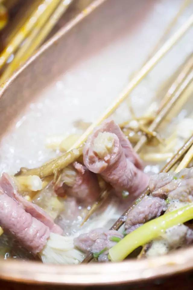 铁板鸭肠10元40串串,鸭肠1块钱