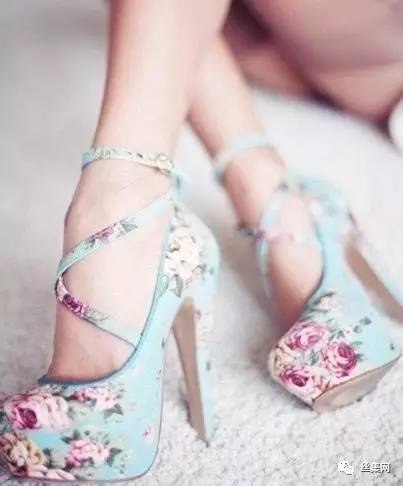丝绸绣花鞋中高跟女鞋,公主的绣花鞋