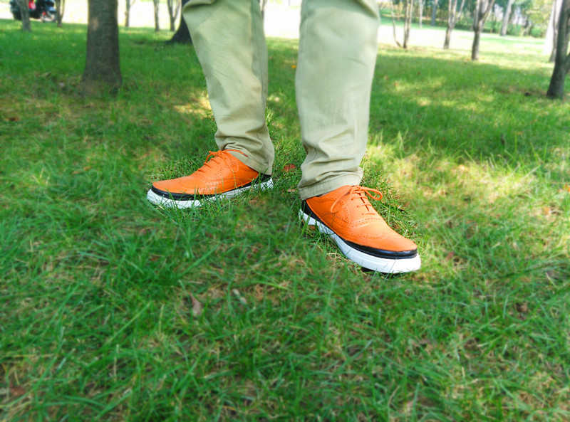 可以自由搭配鞋底的鞋子,一款百搭时尚的鞋子适合宽脚