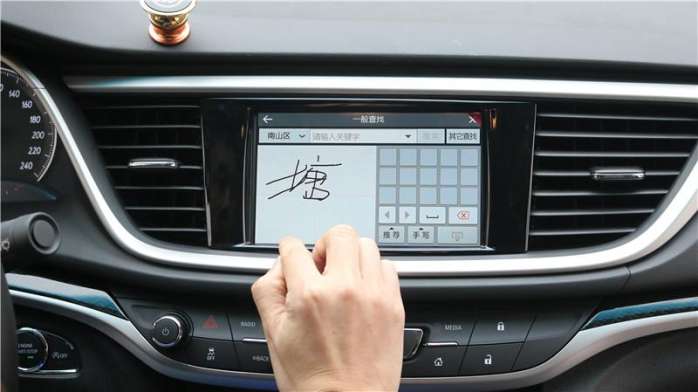 英朗装畅影CE导航模块加倒车后视，科技无处不在