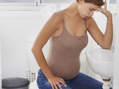 怀孕30天hcg低是怎么回事,怀孕30天hcg值低小腹隐隐作痛