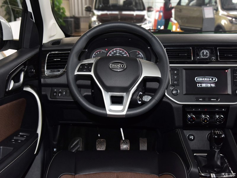 五菱宏光对比宝骏730优缺点,五菱宏光s3和宝骏730哪一款车好