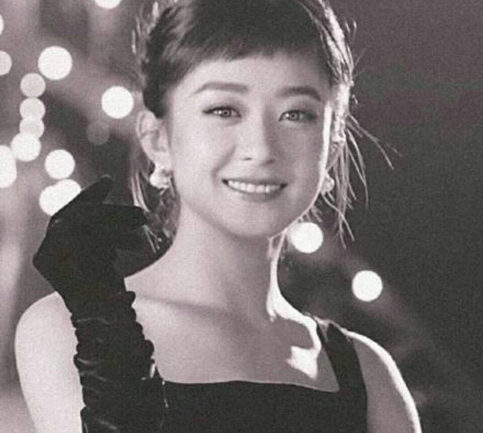 赵丽颖赫本妆热搜第一，但在这些女星面前她真的弱爆了！