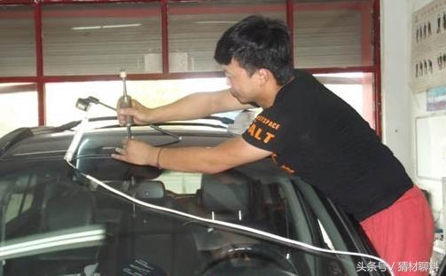 金属摔了个坑怎么办,手机外壳摔了一下凹陷