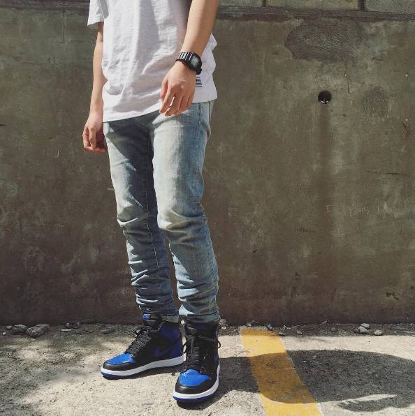 aj1为什么感觉两双鞋面不一样,aj1灰白高帮最新发售的是限量款吗