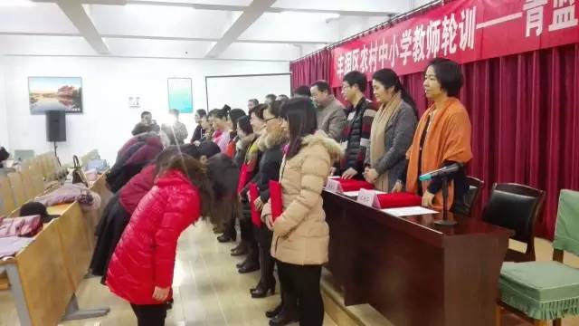 校园采风广播稿,校园风彩泥