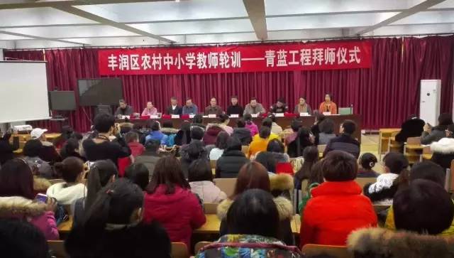 校园采风广播稿,校园风彩泥