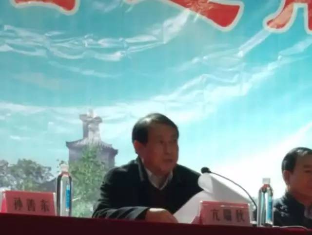 校园采风广播稿,校园风彩泥