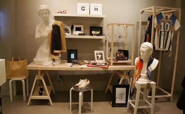 去韩国买衣服推荐买什么,韩国哪里卖好看的衣服