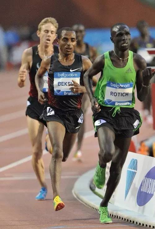 选鞋不当危害,跑鞋磨损内翻与外翻图解