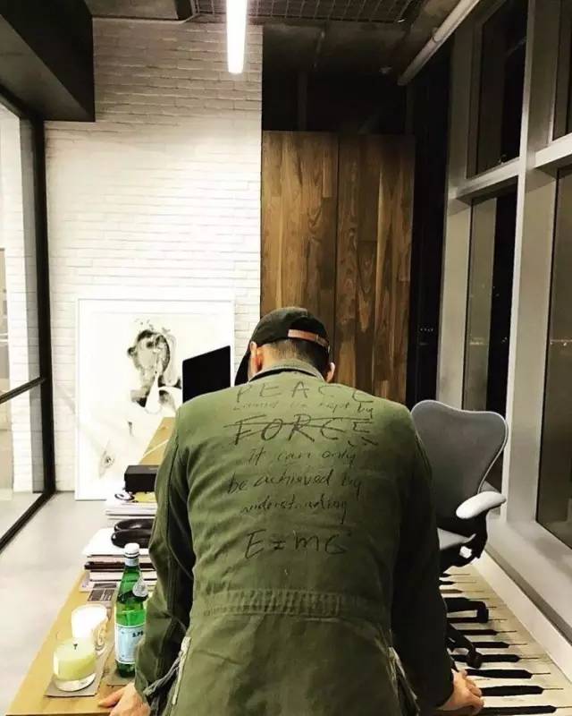 潮星必BUY|深扒完“六叔”的私人衣橱后,竟然发现……