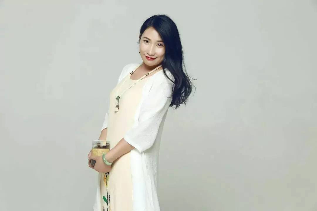 给她喝着赤砂糖泡水，还要她做着“红糖补血”的梦？