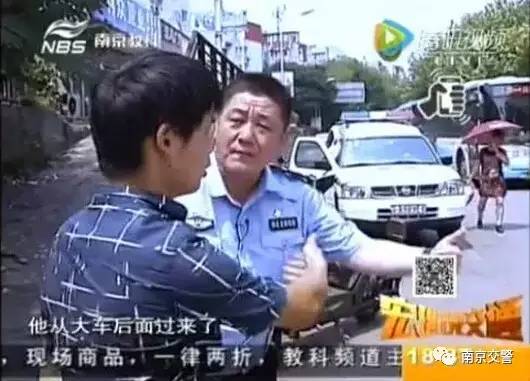 「一路有你」爷爷哄孙子,教2岁孩子在马路上开叉车……婚礼上的超豪华车队没接新娘去了哪里?