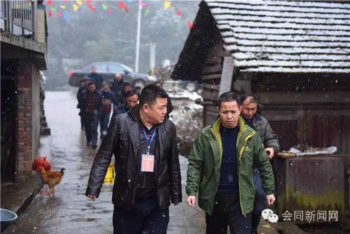 会同:昨天,欧阳海峰到道德模范家里检查年货