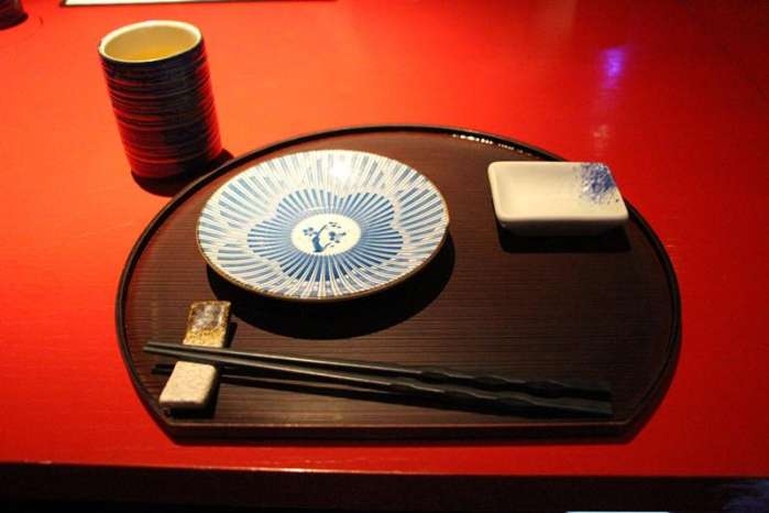 一家私人俱乐部画风的日料店