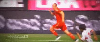 罗本和穆勒挡拆gif,2010罗本错失单刀gif