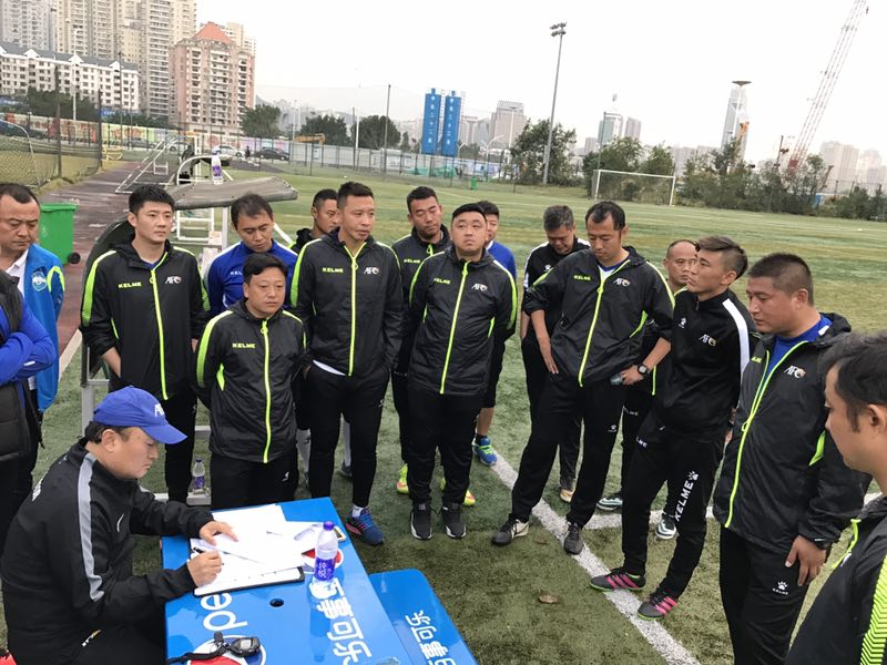 读“董”足球181期——这群足球人的平安夜居然是这么过的！