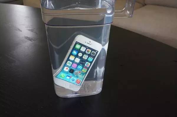 手机进水黑屏修复方法,手机进水无法开机一般修多少钱