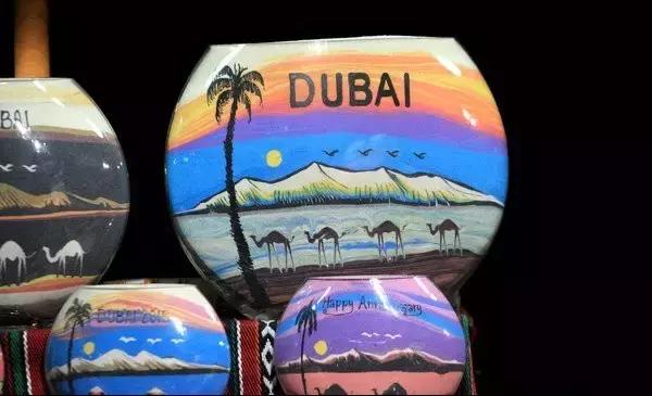 迪拜王子开车去沙漠越野,沙漠越野迪拜沙漠汽车赛