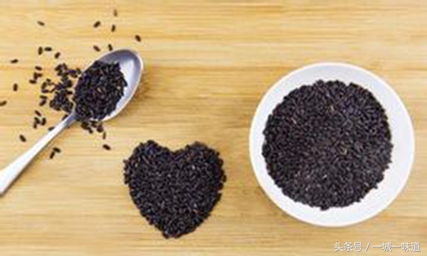 正确的黑芝麻九蒸九晒方法,九蒸九晒黑芝麻丸详细做法和比例