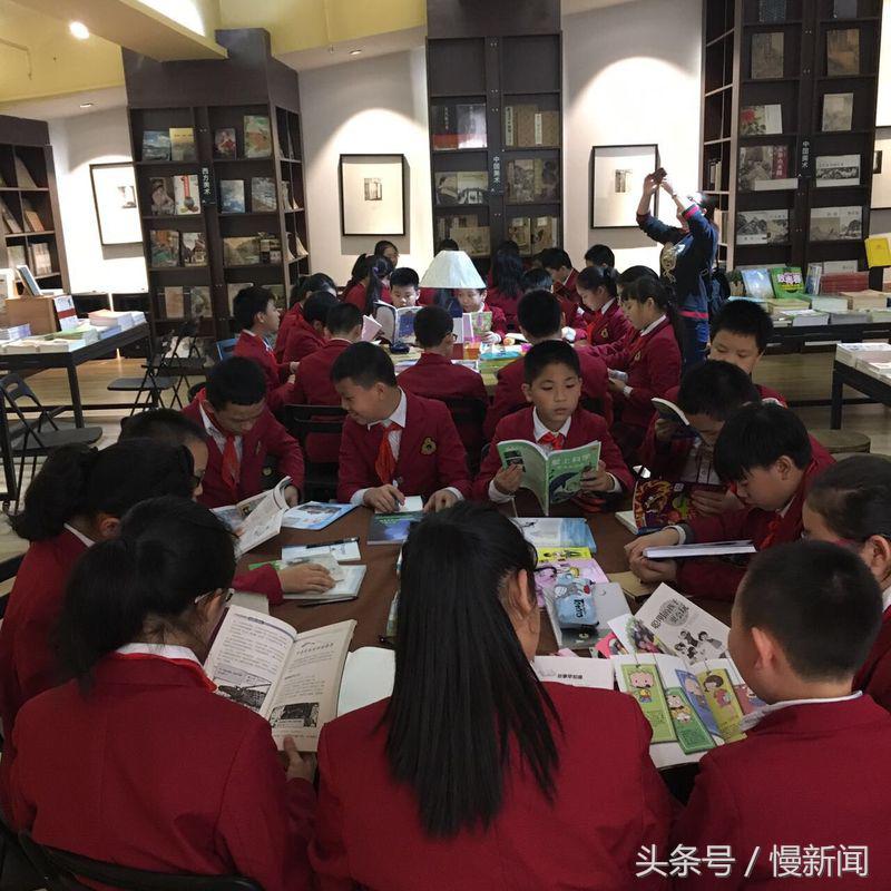 教室搬进书店教出来的孩子确实不一样