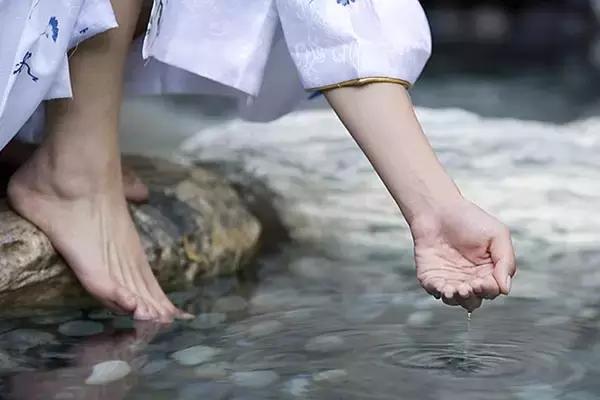 泡温泉是养生之道,湿寒体质泡温泉效果好吗