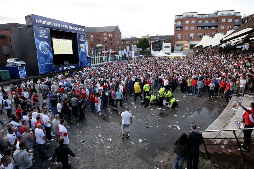 足球流氓英国,英国足球流氓被俄罗斯揍