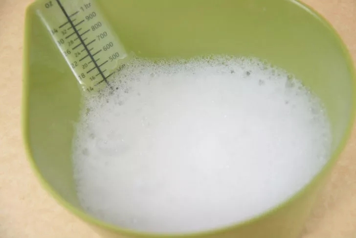 汽车皮坐垫上有墨水怎么处理,汽车上的油性笔迹怎么去除