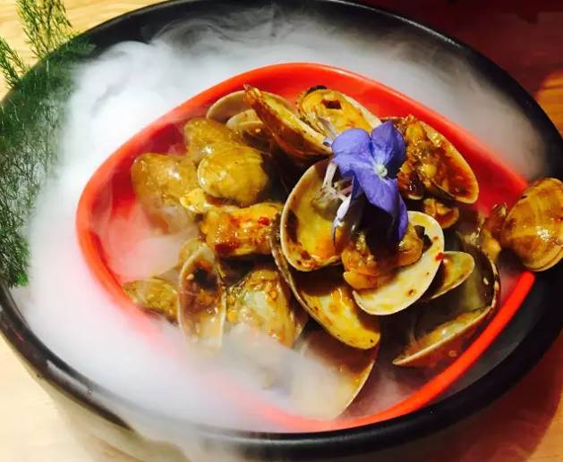 这期新店合集有家店，挤爆滨江，姑娘们一次撸200串都不过瘾！