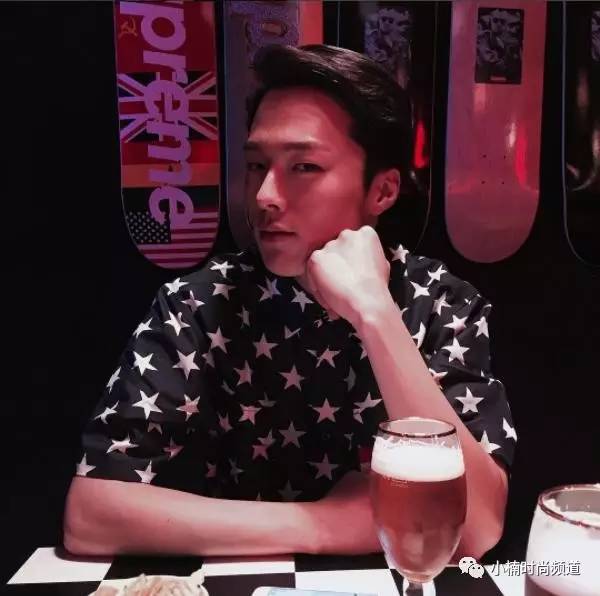 韩国肌肉男模日常穿搭 (韩国男模穿衣风格)