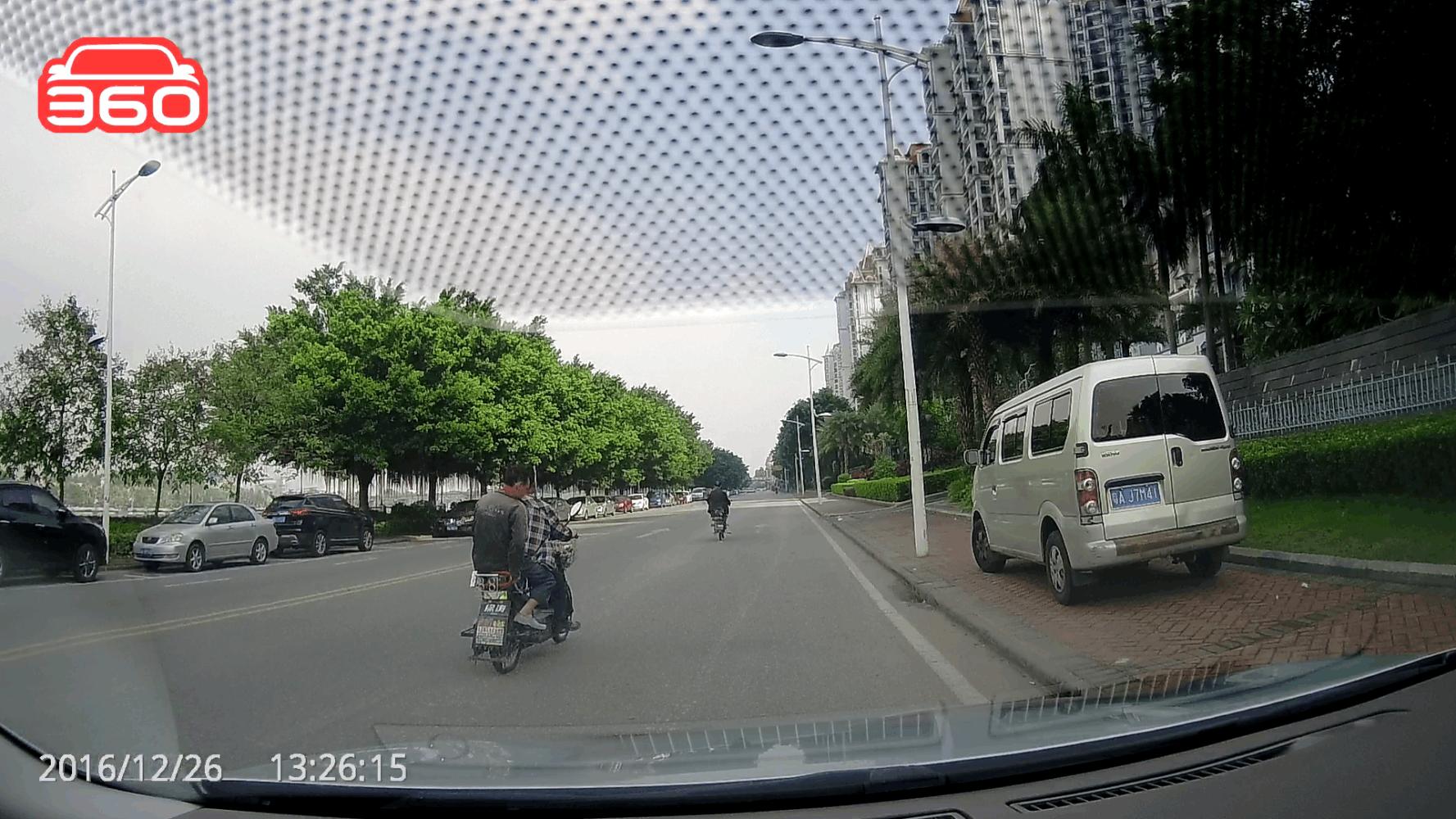 360行车记录仪最新后视镜版哪个好,360与小米后视镜行车记录仪