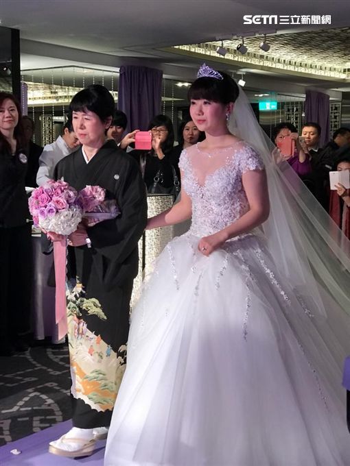 福原爱江宏杰亲密视频,江宏杰福原爱甜蜜视频日本