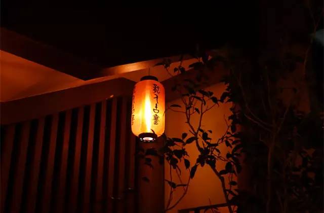 一个长得像李小龙的男人，在长泰一村子里，建了个千与千寻的奇幻世界