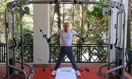 靠奢侈品建立自信吗,靠奢侈品赚钱吗