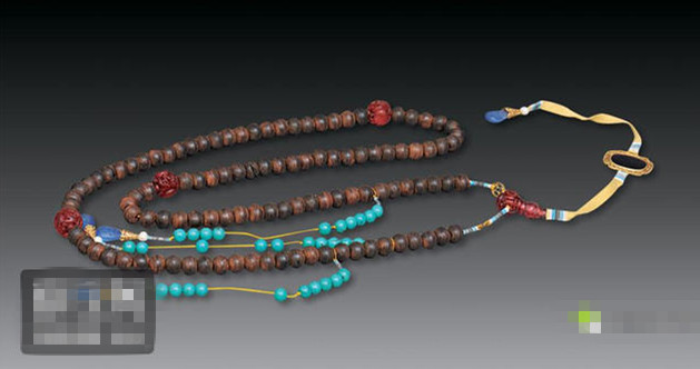 清朝28mm的翡翠朝珠值多少钱,清朝朝珠是发的还是官员自己买的