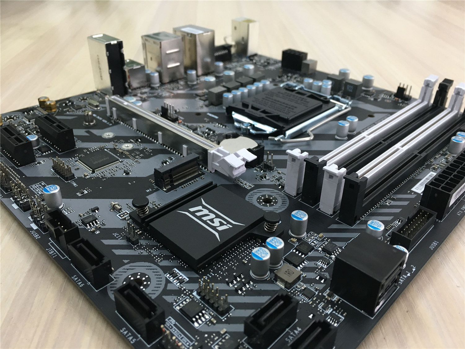 微星b250主板bios支持legacy,微星b250m主板支持m.2固态硬盘吗