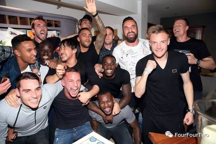 2014圣诞节垫底,2015圣诞节登顶,2016呢?莱斯特城的故事,曾经是足球世界最美好的圣诞礼物