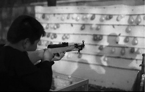 玩具枪小贩被判刑有赔偿吗,因为卖玩具枪被拘留几天