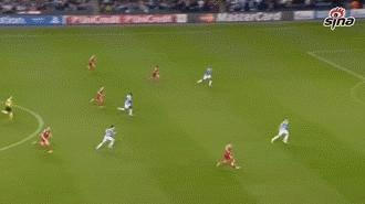 罗本和穆勒挡拆gif,2010罗本错失单刀gif