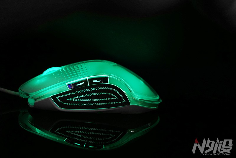 通体发光i-ROCKSIM6游戏鼠标图赏