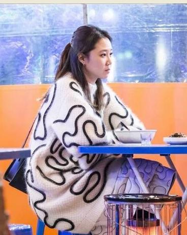 盘点明星撞衫的视频,明星撞衫最丑的一张图