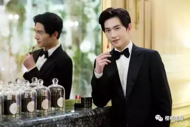 张艺兴涂口红好看吗,张艺兴口红完整视频