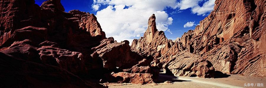 少数民族首领在头衔上加哪三个字，说明自己是“中国的”？