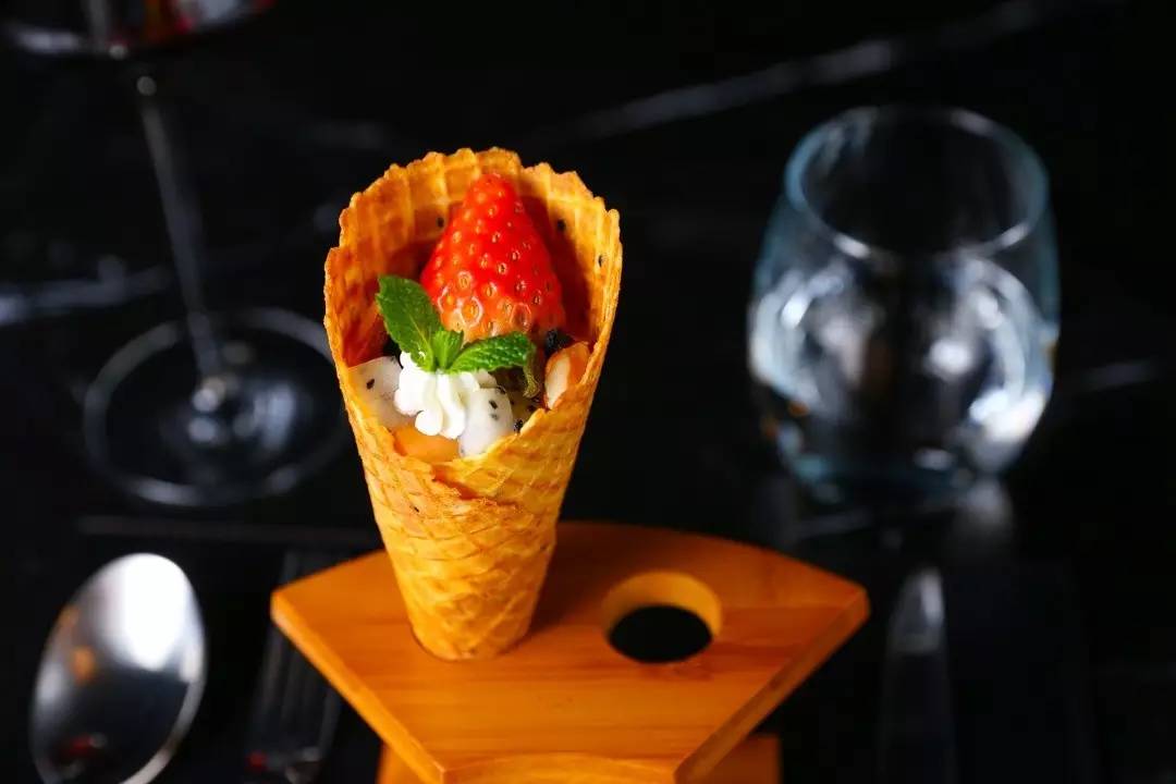 下关高颜值男服务员,招聘高颜值男服务员