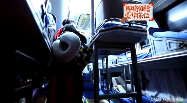 明星太没素质刘烨穿鞋踩飞机椅背黄晓明用臭袜子堵出风口！