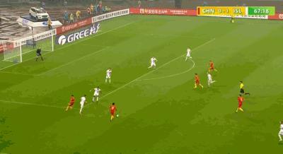 这两张图足以让国足球迷心碎，这就是我们的国家队！