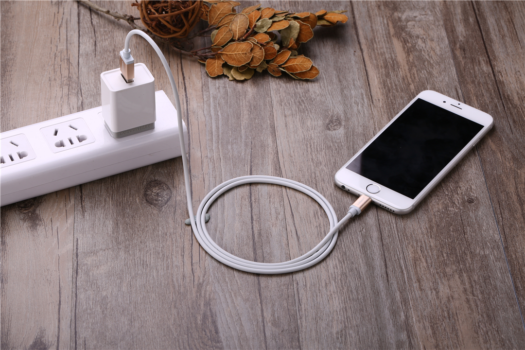 手机数据线接口也有鄙视链？看看你的手机数据线在哪个位置