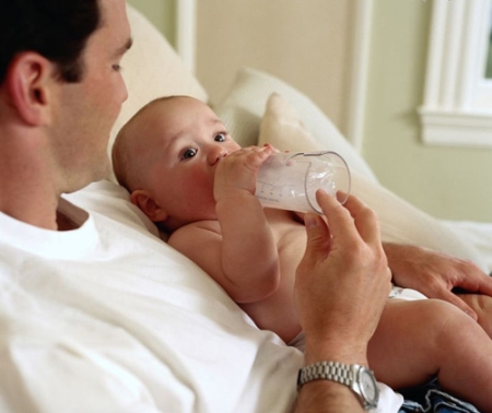 哺乳期妈妈生气产的奶是毒奶吗,哺乳期生气真的会堵奶吗