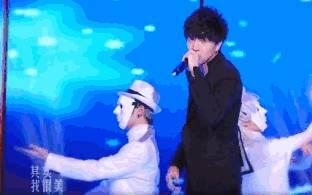 薛之谦带病坚持录制视频,薛之谦劳模行程