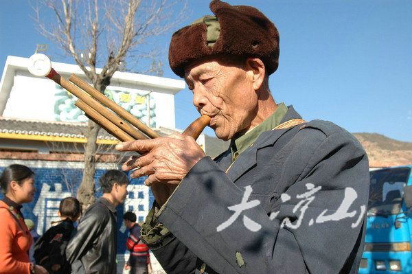 德昌有个村庄3000年前农具嵌墙上当地欲办草坝场农耕文化节